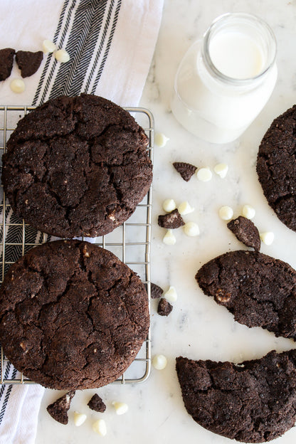 Chocolate Cookies & Cream Cookie Box